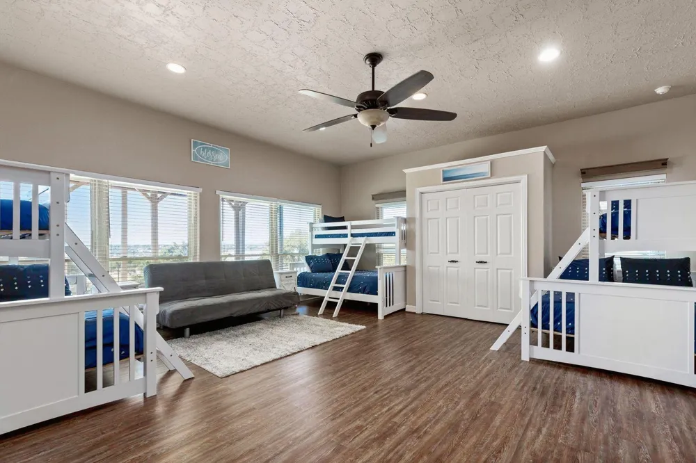 1464 Lakeside Drive W Canyon Lake, TX 78133