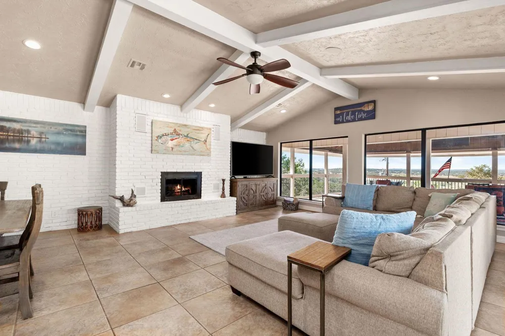 1464 Lakeside Drive W Canyon Lake, TX 78133