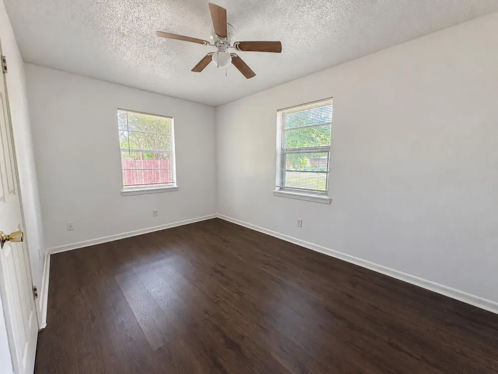 409 La Bradford Drive Bay City, TX 77414