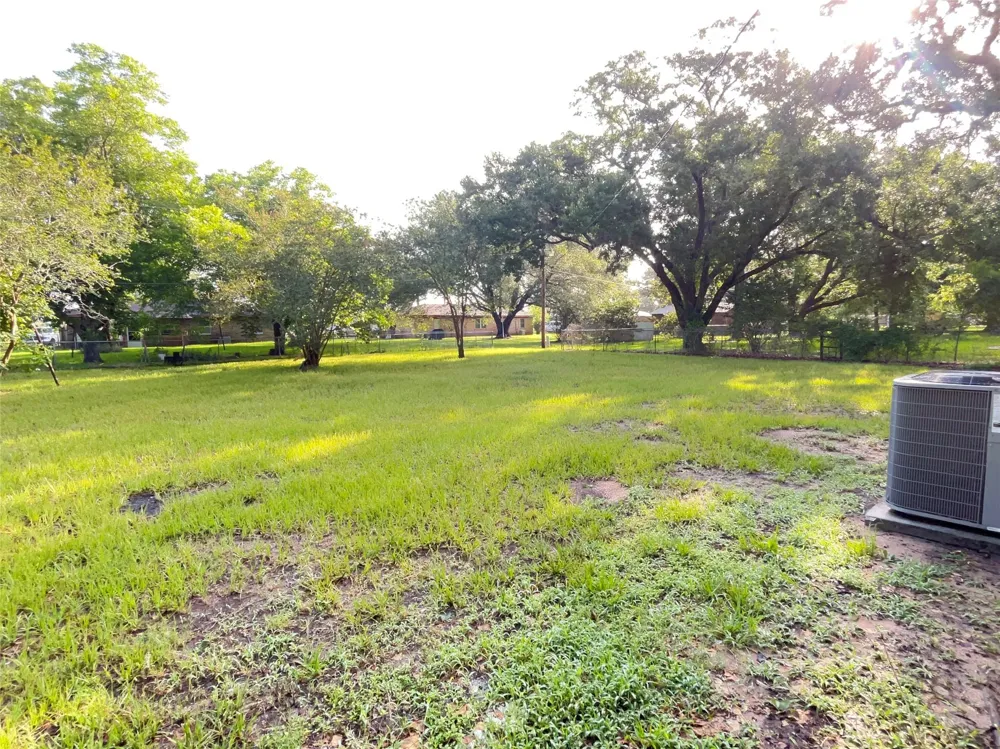 409 La Bradford Drive Bay City, TX 77414