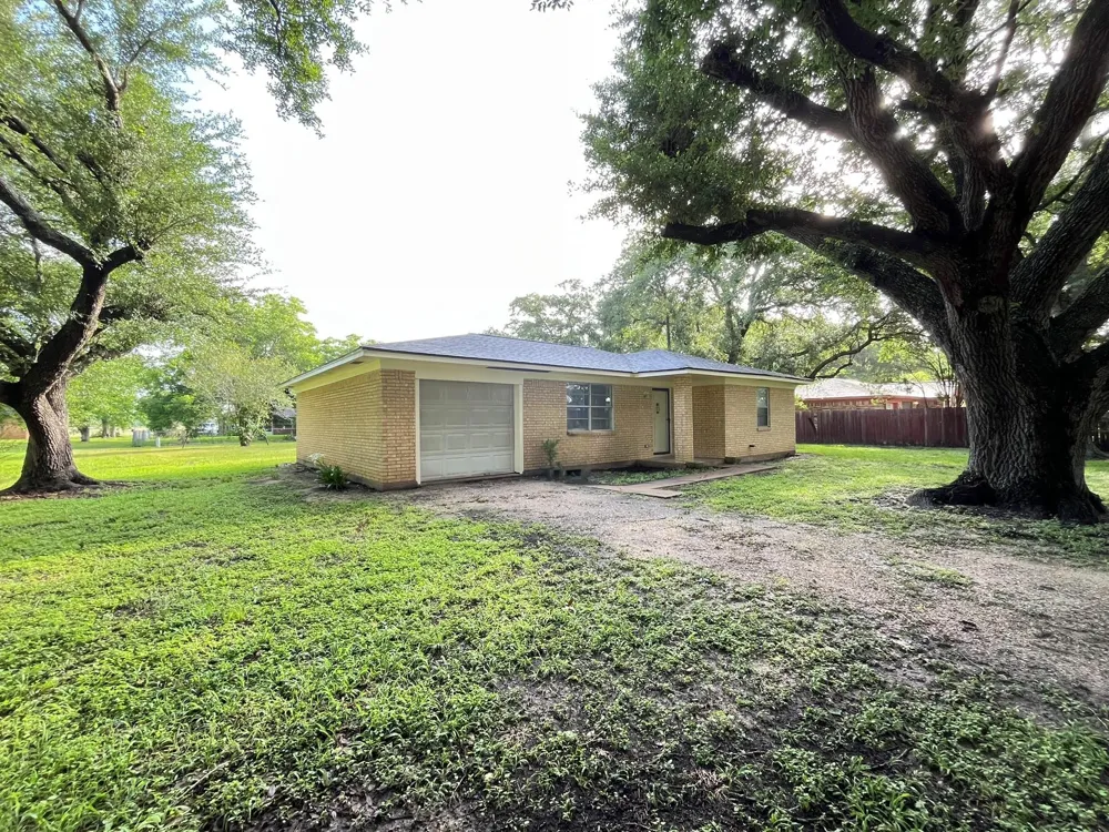 409 La Bradford Drive Bay City, TX 77414