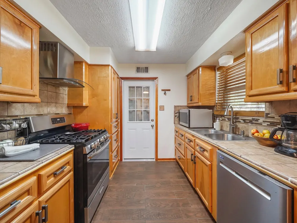 2503 Pansy Street Pasadena, TX 77503