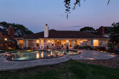 911 Lake Country Drive
