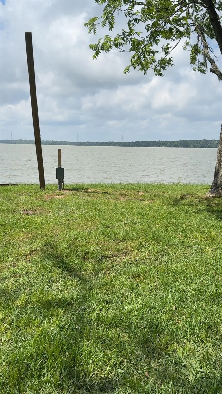 207 Creek Road Trinity, TX 75862