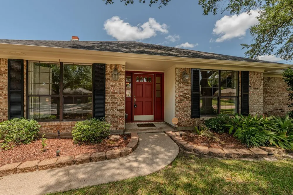 6960 Blarney Street Beaumont, TX 77706