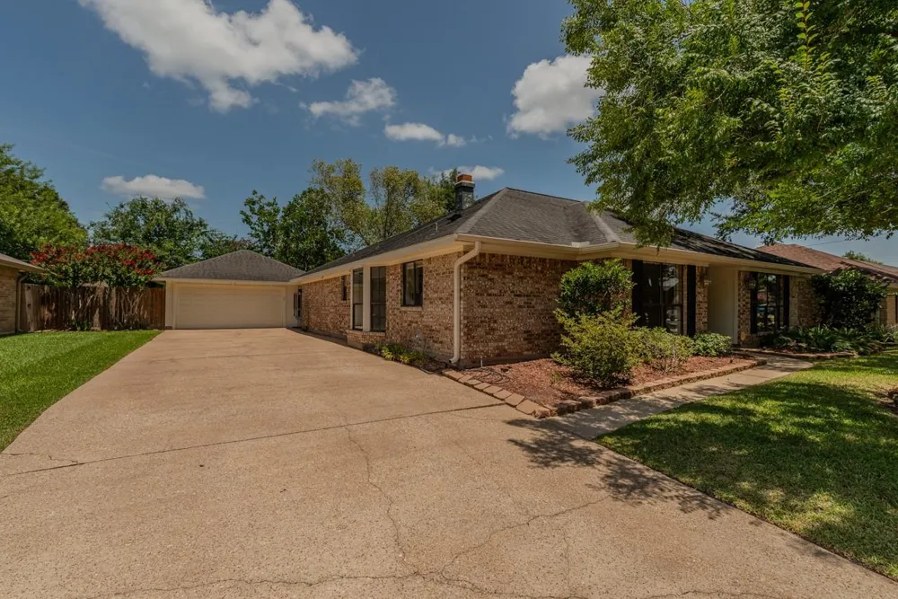 6960 Blarney Street Beaumont, TX 77706
