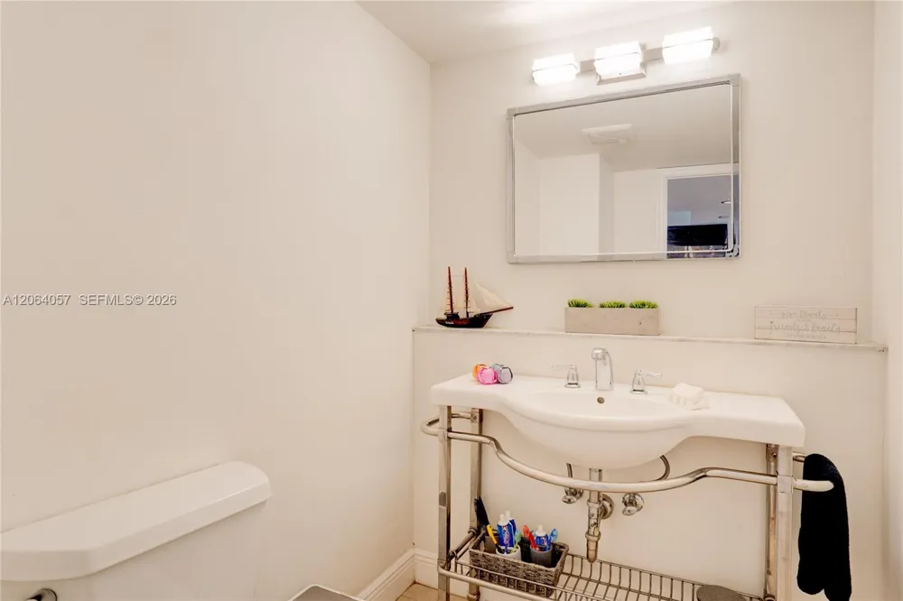 2307 NE 7th St #40 Hallandale Beach, FL 33009