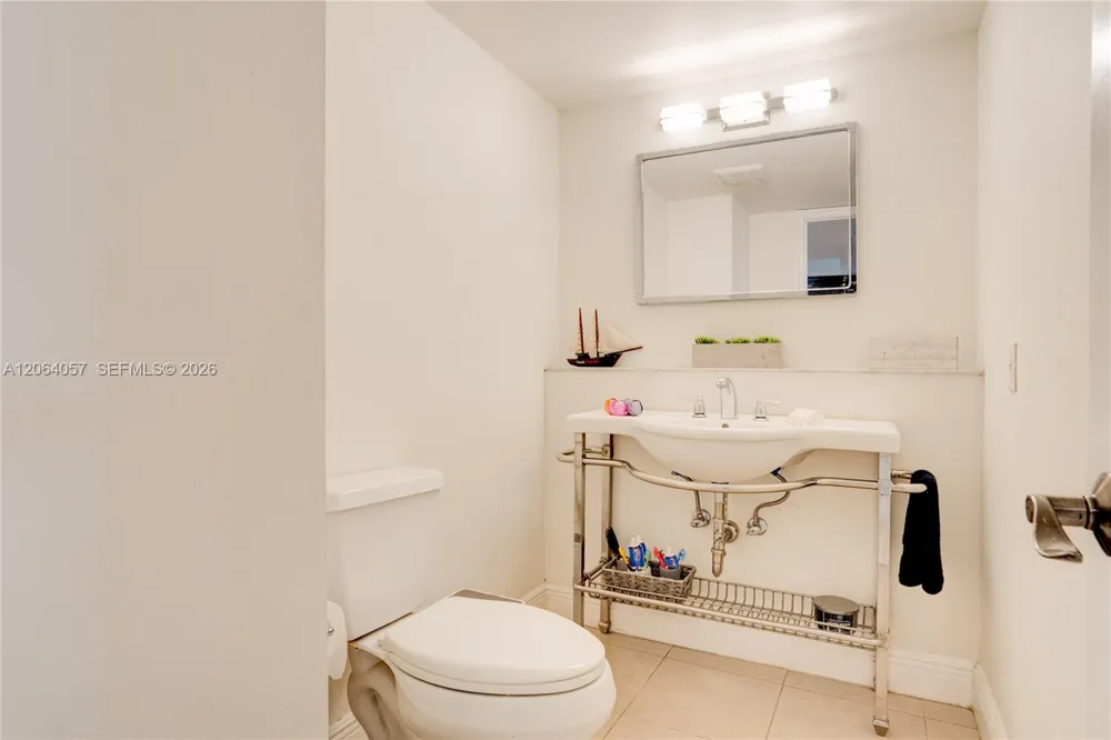 2307 NE 7th St #40 Hallandale Beach, FL 33009