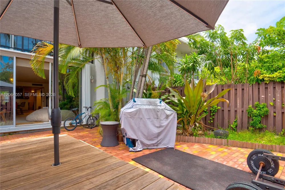2307 NE 7th St #40 Hallandale Beach, FL 33009