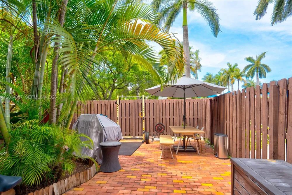 2307 NE 7th St #40 Hallandale Beach, FL 33009