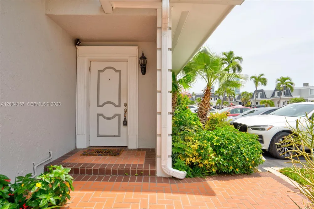 2307 NE 7th St #40 Hallandale Beach, FL 33009
