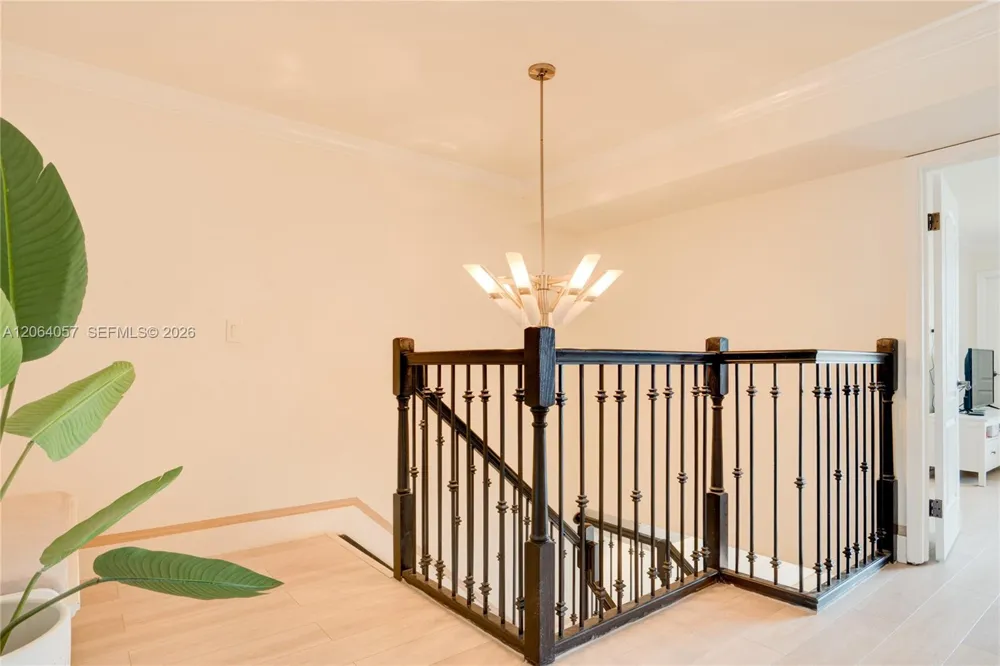 2307 NE 7th St #40 Hallandale Beach, FL 33009