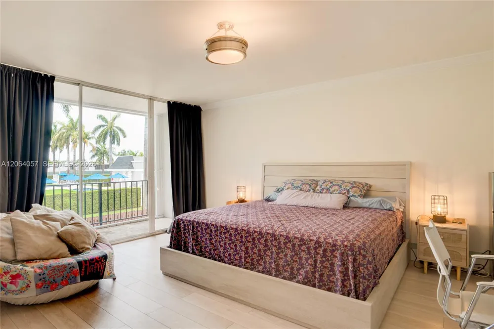 2307 NE 7th St #40 Hallandale Beach, FL 33009
