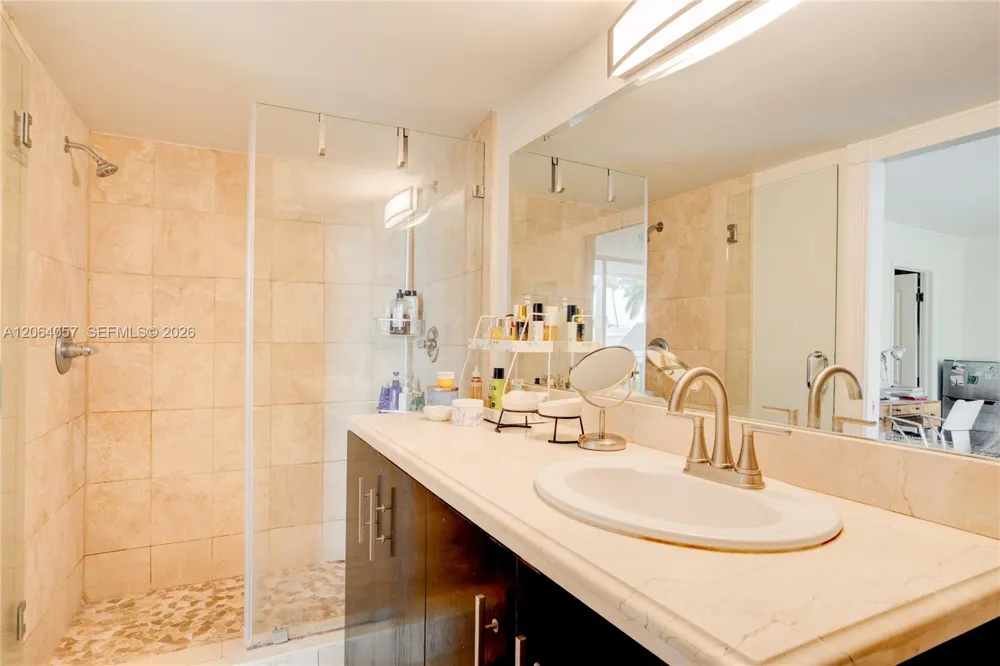 2307 NE 7th St #40 Hallandale Beach, FL 33009
