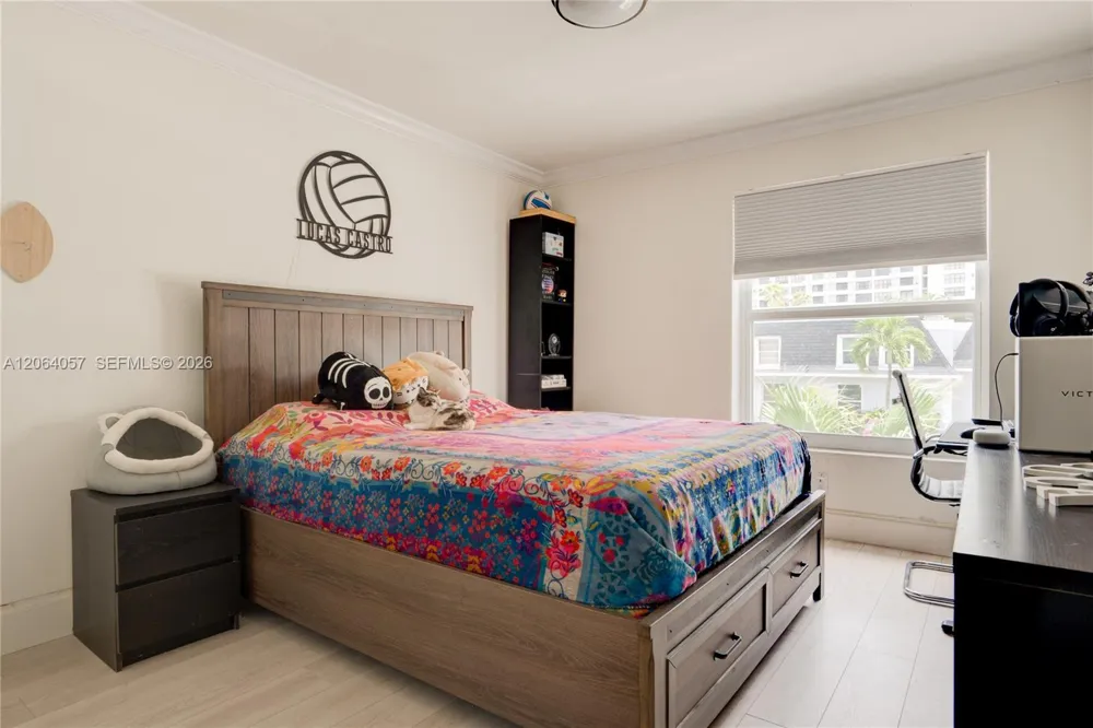 2307 NE 7th St #40 Hallandale Beach, FL 33009