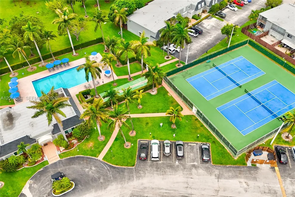 2307 NE 7th St #40 Hallandale Beach, FL 33009