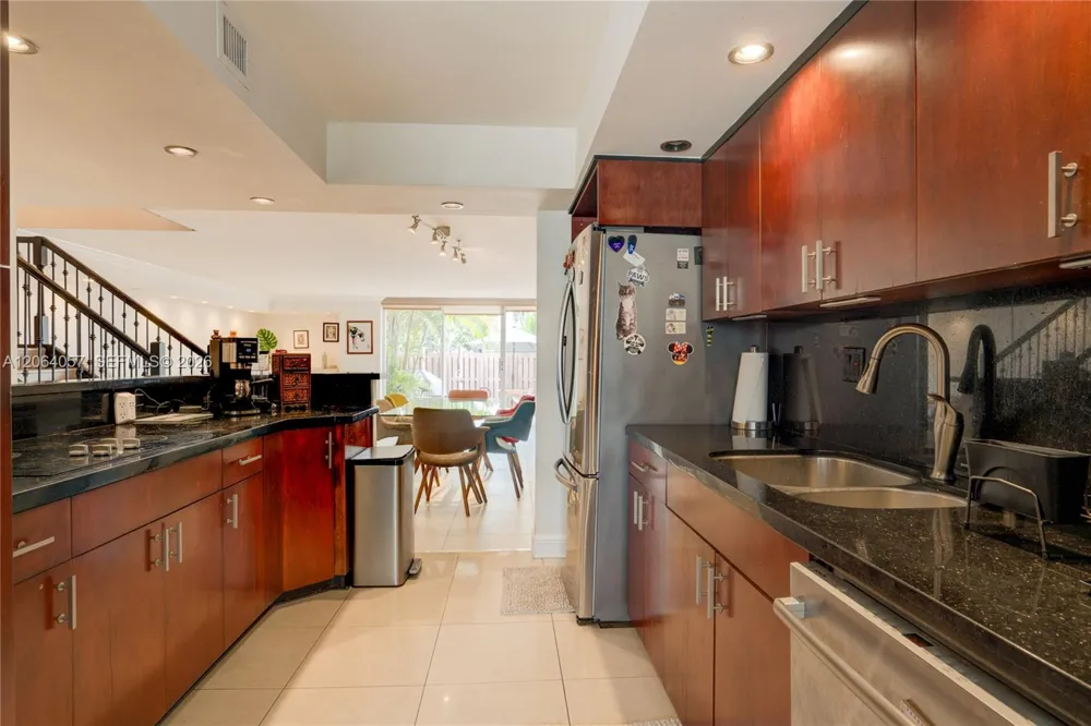 2307 NE 7th St #40 Hallandale Beach, FL 33009