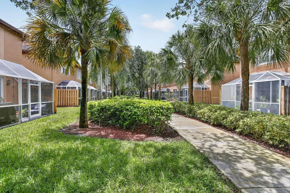 1603 Barcelona Way #3-32 Weston, FL 33327