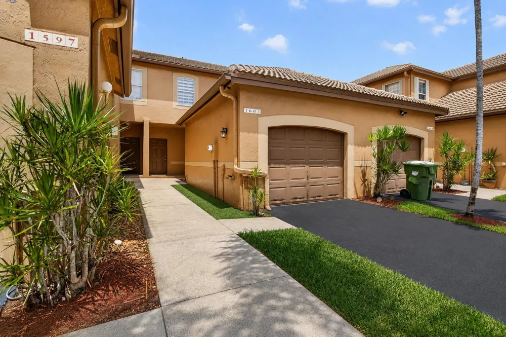 1603 Barcelona Way #3-32 Weston, FL 33327