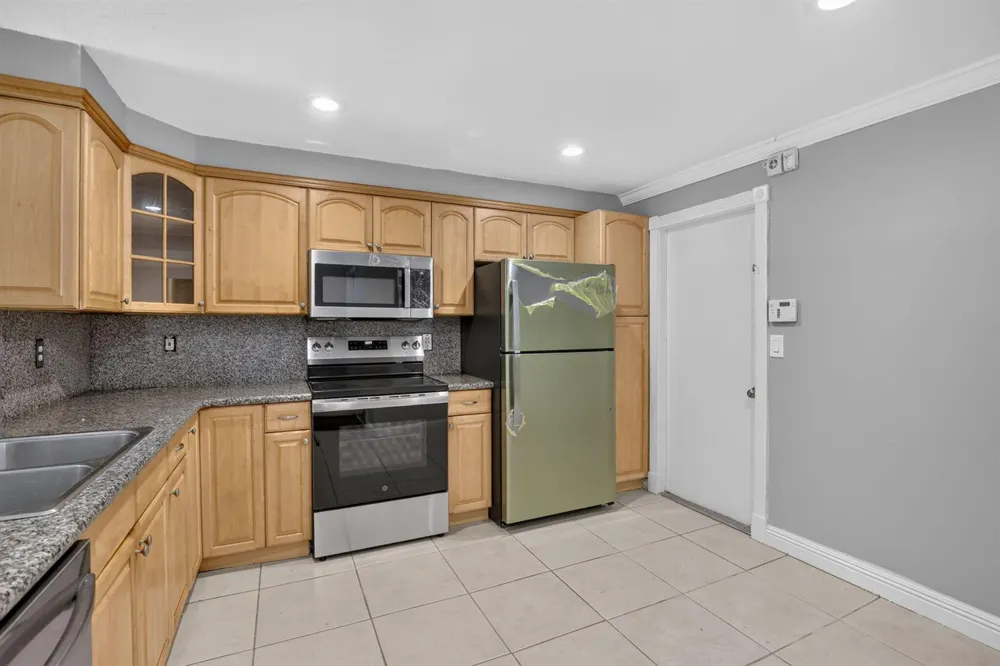 1603 Barcelona Way #3-32 Weston, FL 33327
