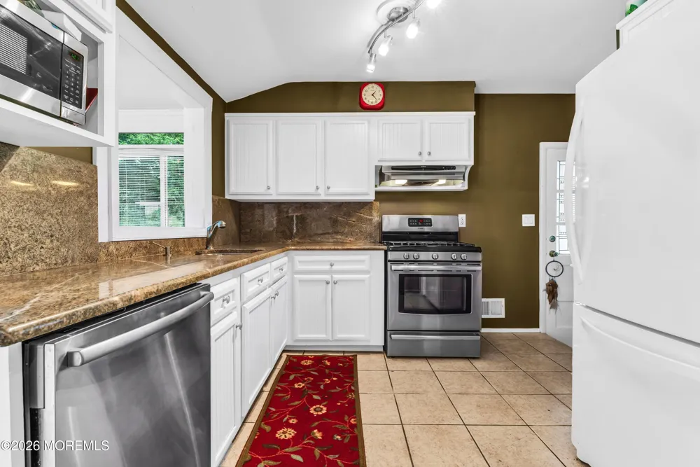 154 Parkview Terrace Lincroft, NJ 07738