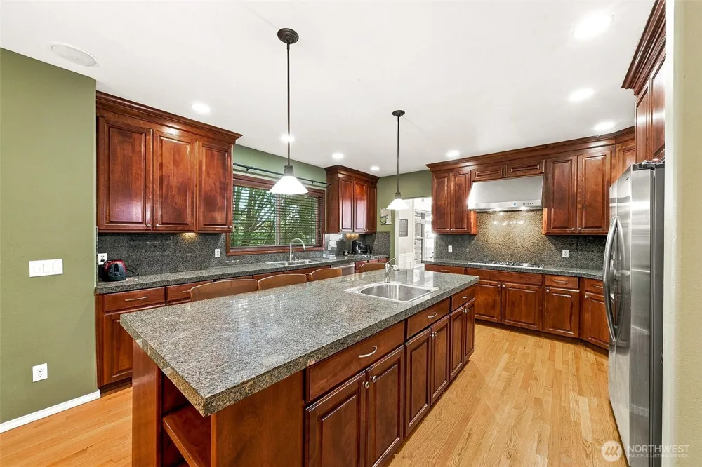 13915 SE 238TH PLACE Kent, WA 98042