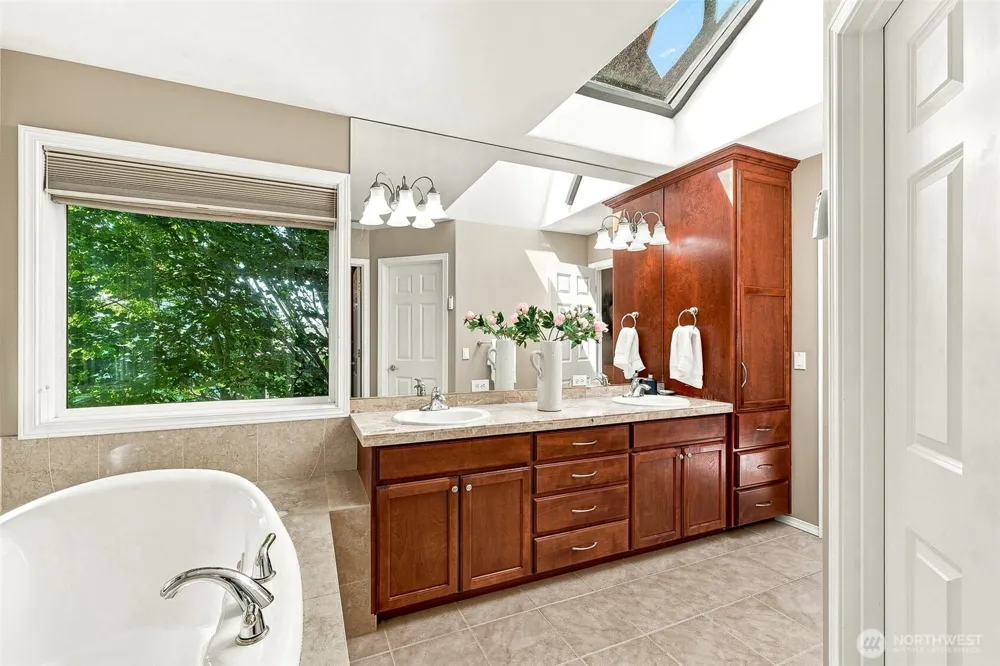 13915 SE 238TH PLACE Kent, WA 98042