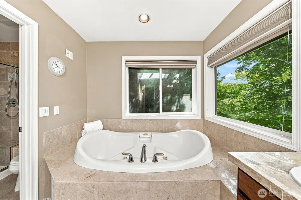 13915 SE 238TH PLACE Kent, WA 98042