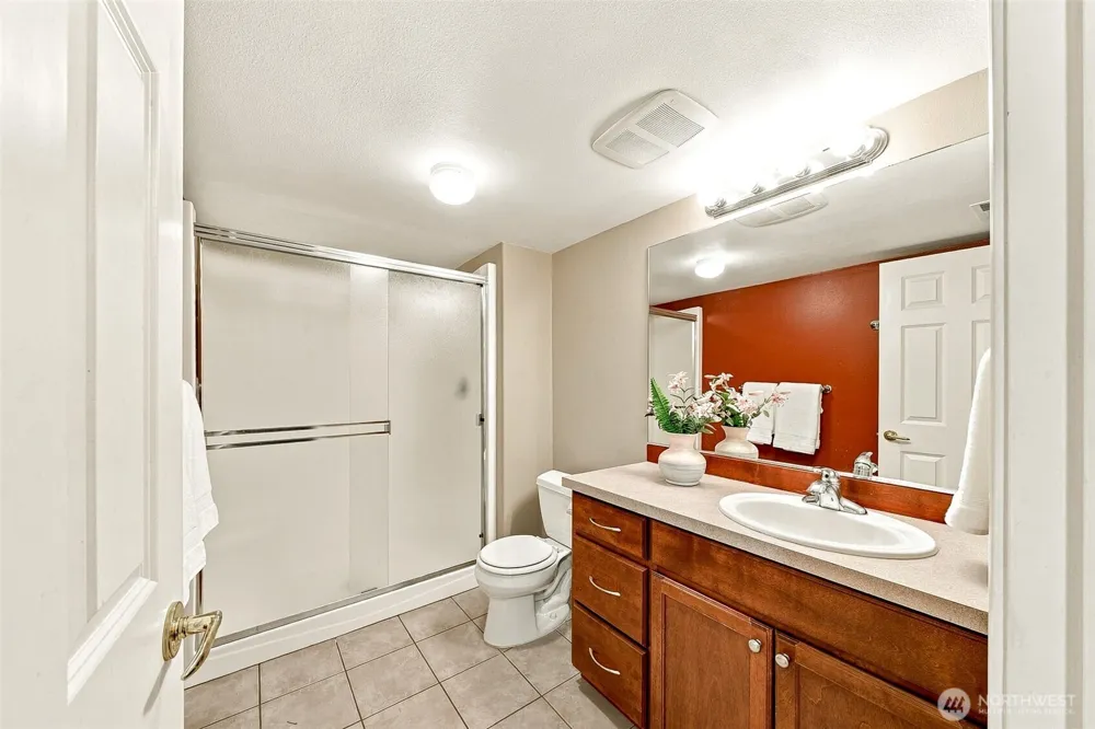 13915 SE 238TH PLACE Kent, WA 98042
