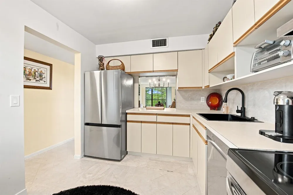 3231 HOLIDAY SPRINGS BOULEVARD #205 Margate, FL 33063