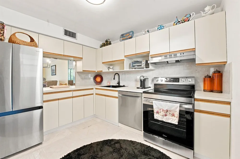 3231 HOLIDAY SPRINGS BOULEVARD #205 Margate, FL 33063
