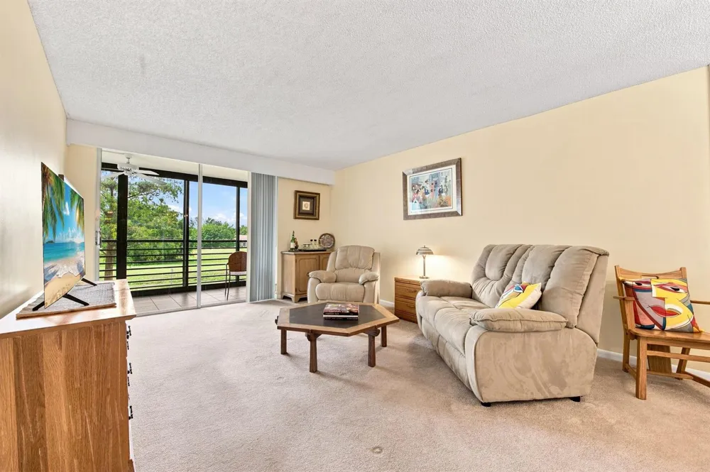 3231 HOLIDAY SPRINGS BOULEVARD #205 Margate, FL 33063