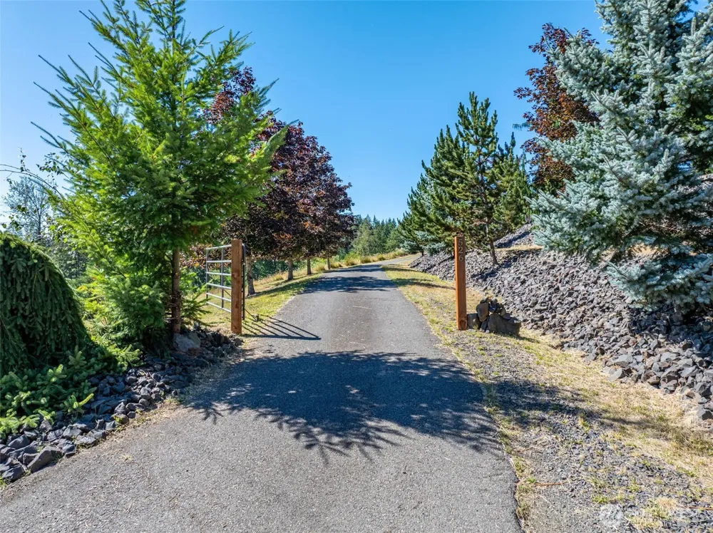 526 Haywire Road Winlock, WA 98596