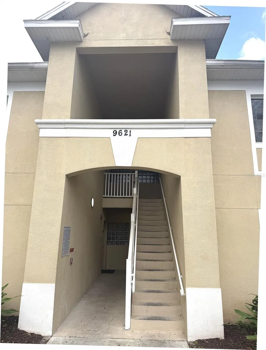 9621 LAKEDALE WAY #202 Riverview, FL 33578