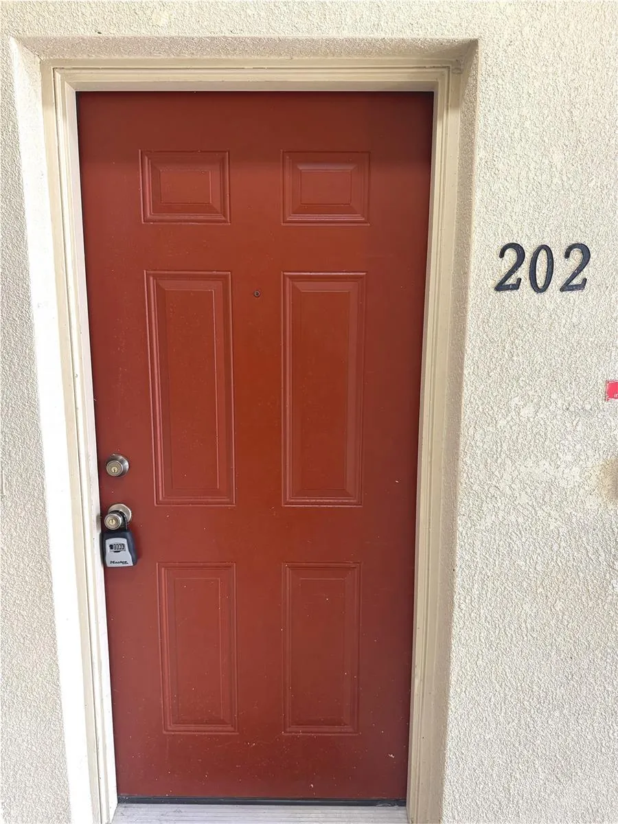 9621 LAKEDALE WAY #202 Riverview, FL 33578