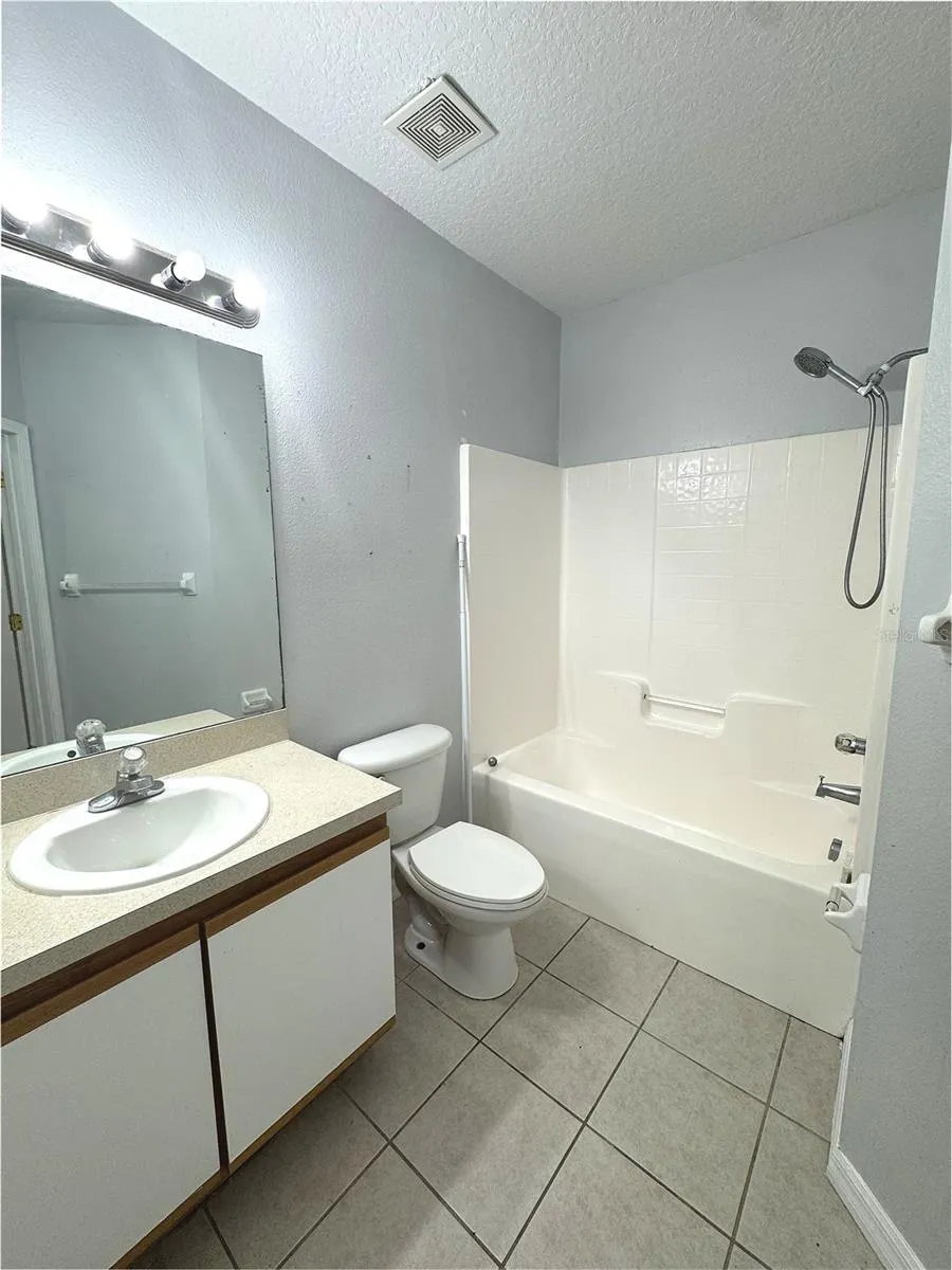 9621 LAKEDALE WAY #202 Riverview, FL 33578