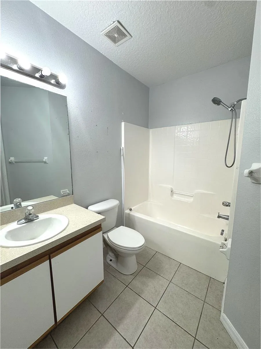 9621 LAKEDALE WAY #202 Riverview, FL 33578