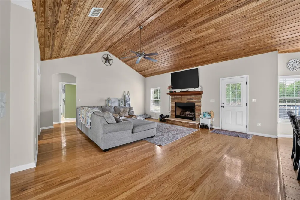 6351 SE 140 AVENUE Morriston, FL 32668