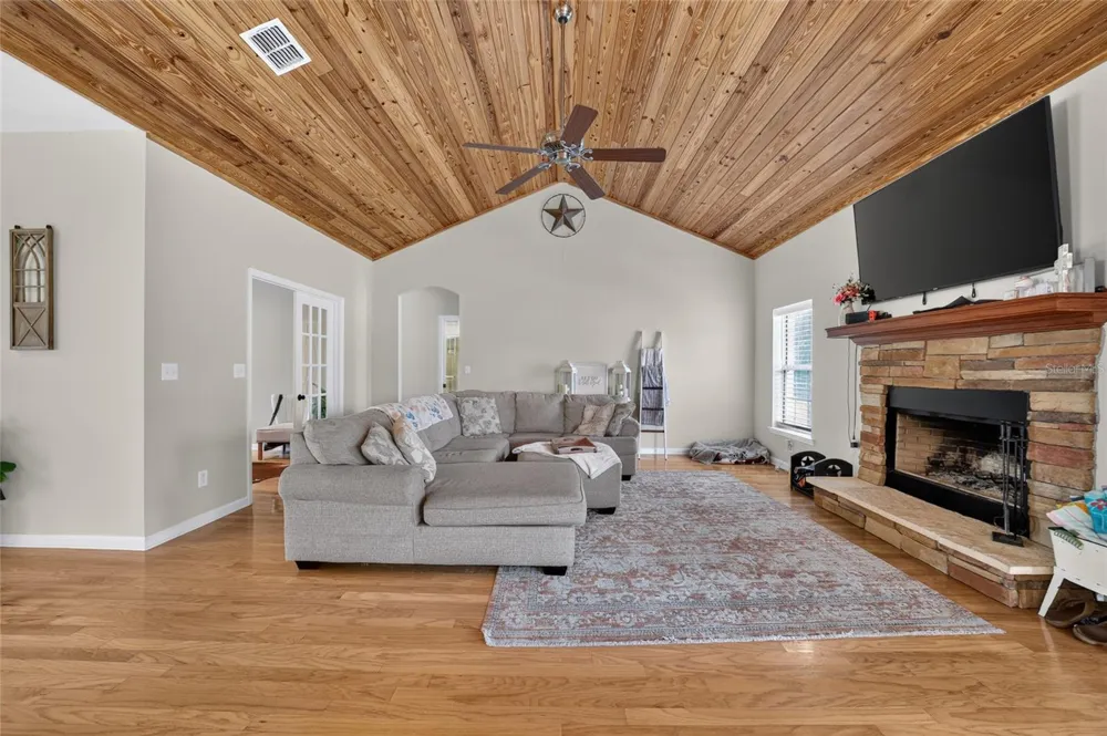 6351 SE 140 AVENUE Morriston, FL 32668