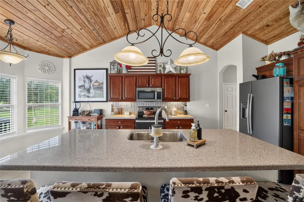 6351 SE 140 AVENUE Morriston, FL 32668