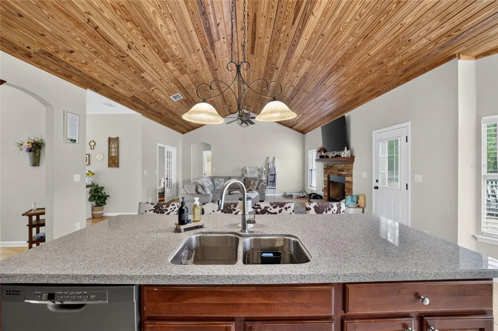 6351 SE 140 AVENUE Morriston, FL 32668