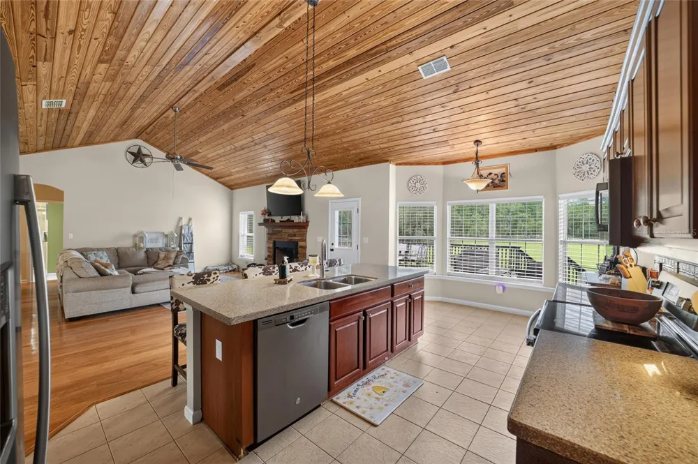 6351 SE 140 AVENUE Morriston, FL 32668