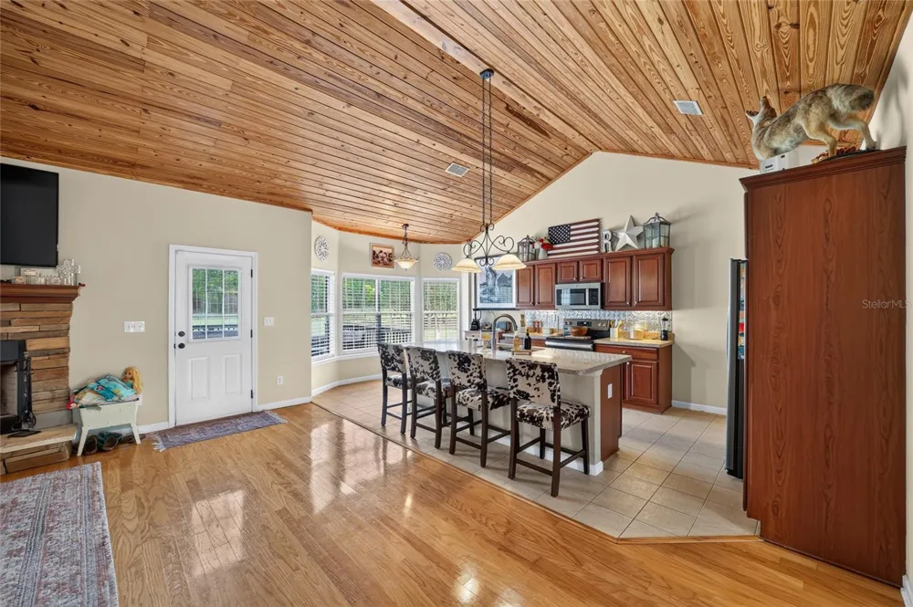 6351 SE 140 AVENUE Morriston, FL 32668