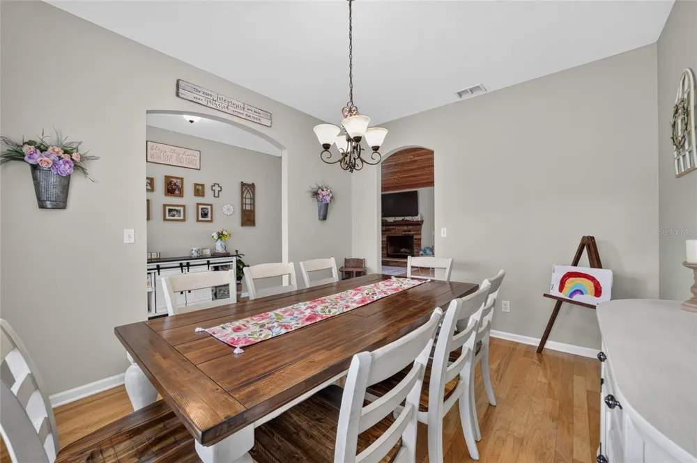 6351 SE 140 AVENUE Morriston, FL 32668