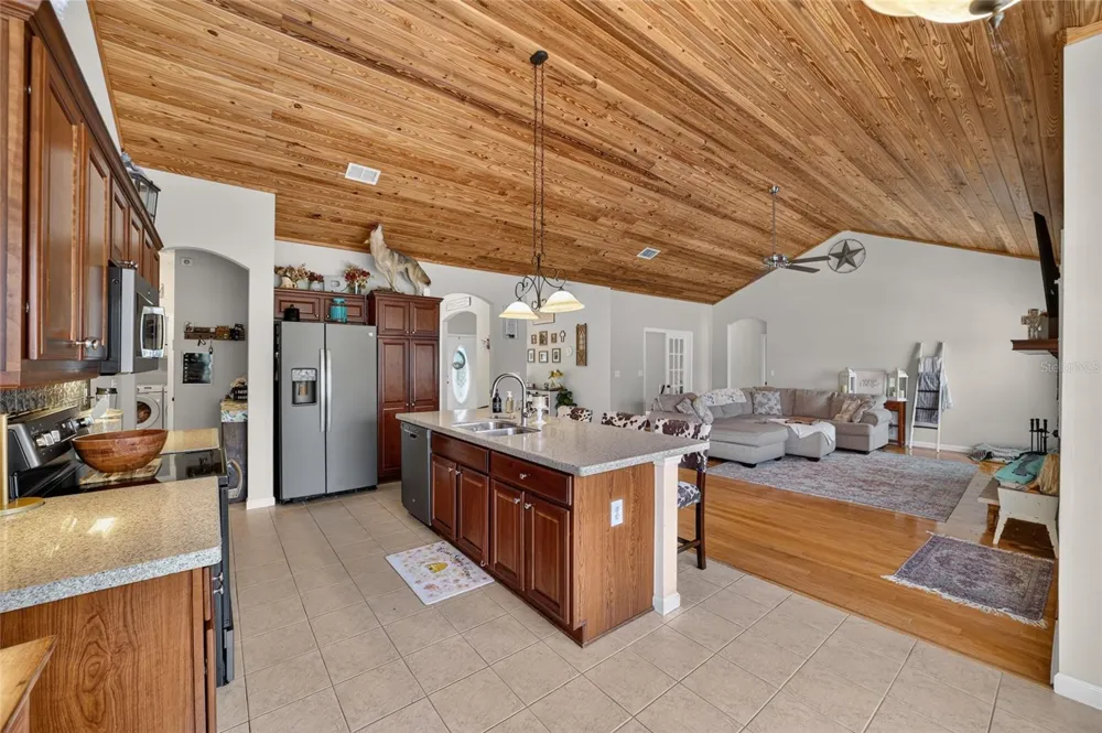 6351 SE 140 AVENUE Morriston, FL 32668