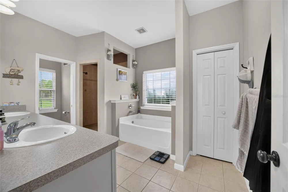 6351 SE 140 AVENUE Morriston, FL 32668