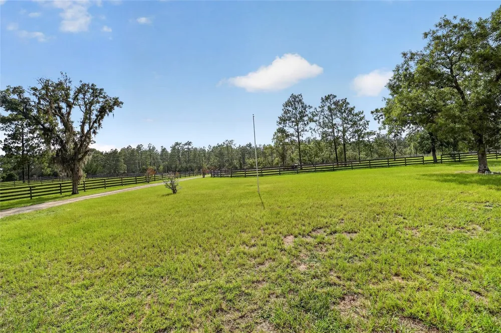 6351 SE 140 AVENUE Morriston, FL 32668