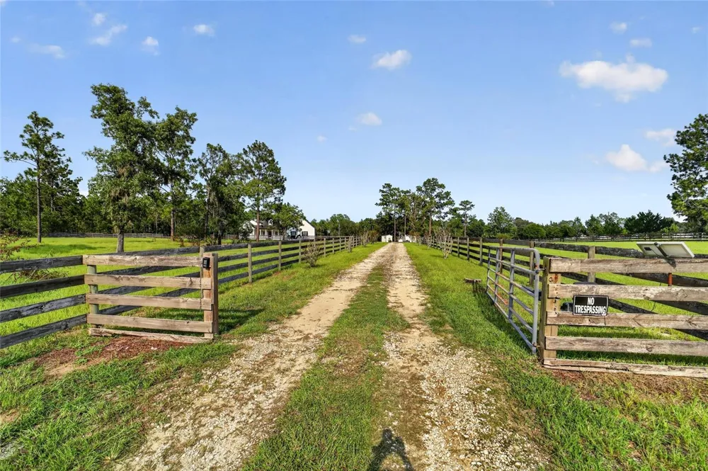 6351 SE 140 AVENUE Morriston, FL 32668