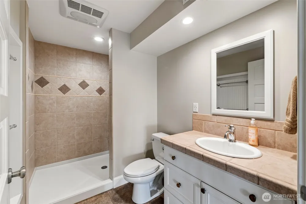 4903 197th Avenue East Lake Tapps, WA 98391