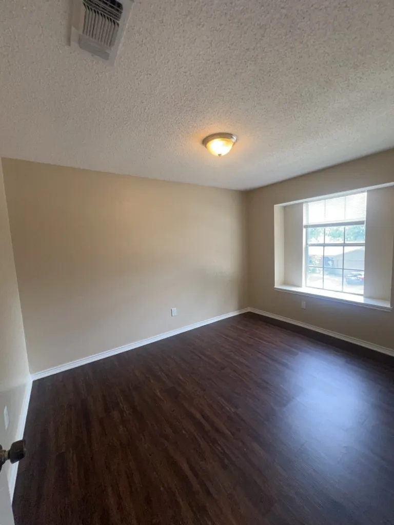 6513 Westridge Drive Watauga, TX 76148